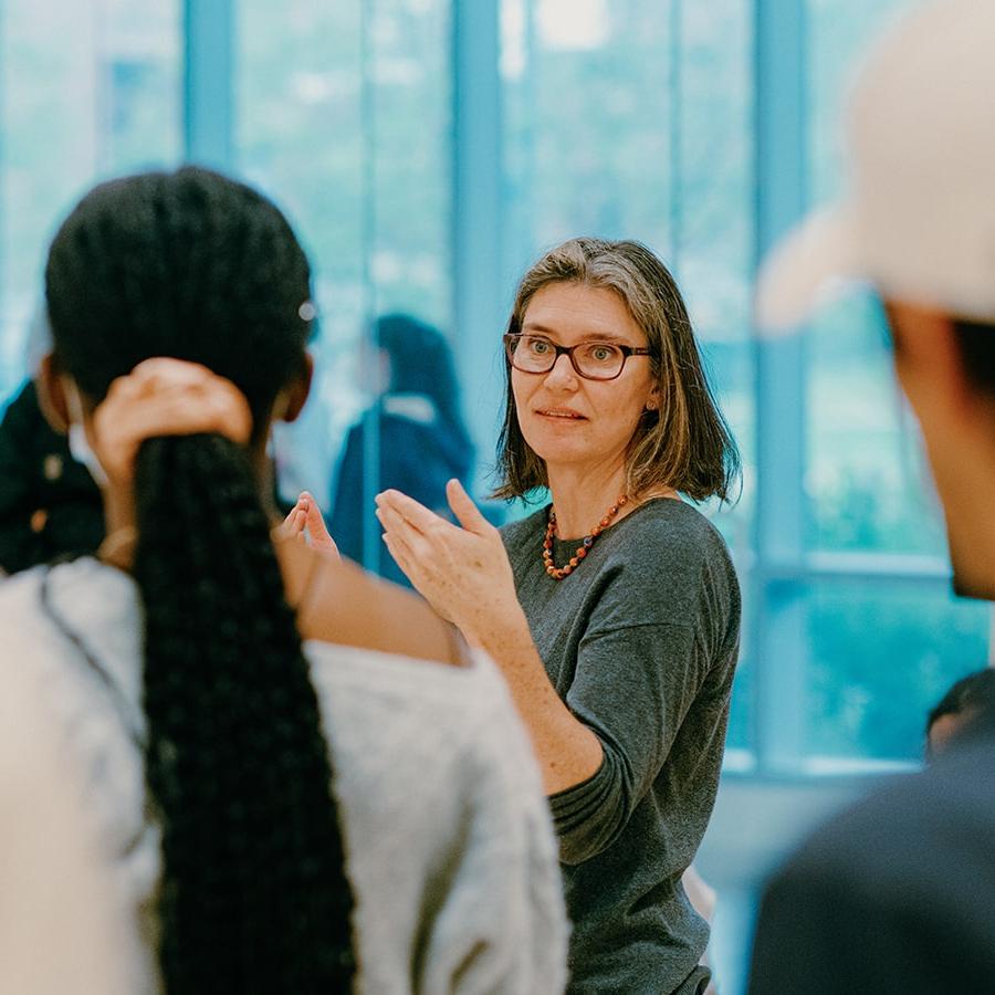 teacher lecturing students in art gallery uhall